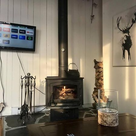 Om Chalet 2 Avec Spa Et Foyer Borde Du Fleuve St-Pierre-de-l'Île-d'Orléans 外观 照片