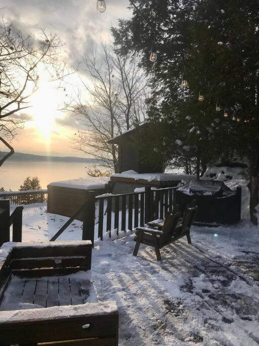 Om Chalet 2 Avec Spa Et Foyer Borde Du Fleuve St-Pierre-de-l'Île-d'Orléans 外观 照片