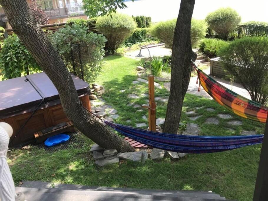 Om Chalet 2 Avec Spa Et Foyer Borde Du Fleuve St-Pierre-de-l'Île-d'Orléans 外观 照片